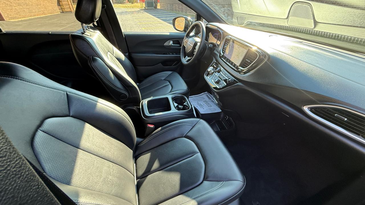 Chrysler Pacifica Select 2025