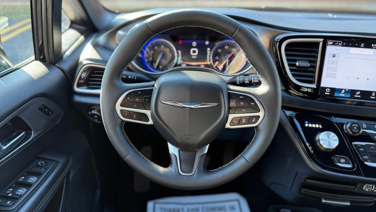 Chrysler Pacifica Select 2025