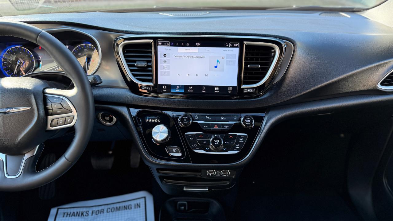 Chrysler Pacifica Select 2025