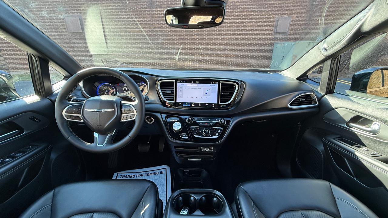 Chrysler Pacifica Select 2025