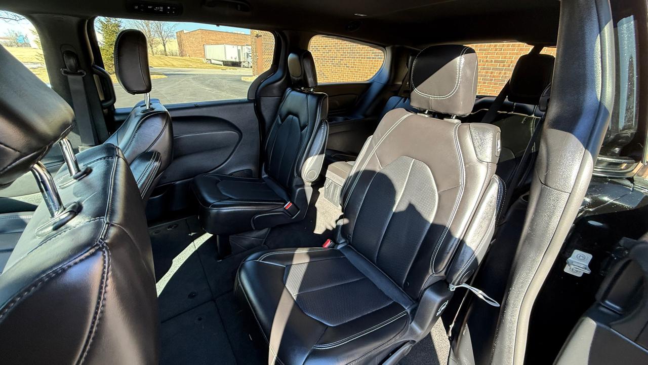 Chrysler Pacifica Select 2025