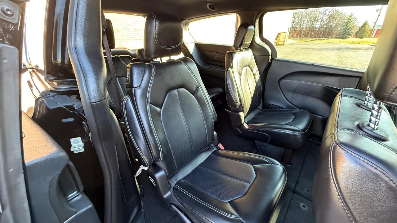 Chrysler Pacifica Select 2025