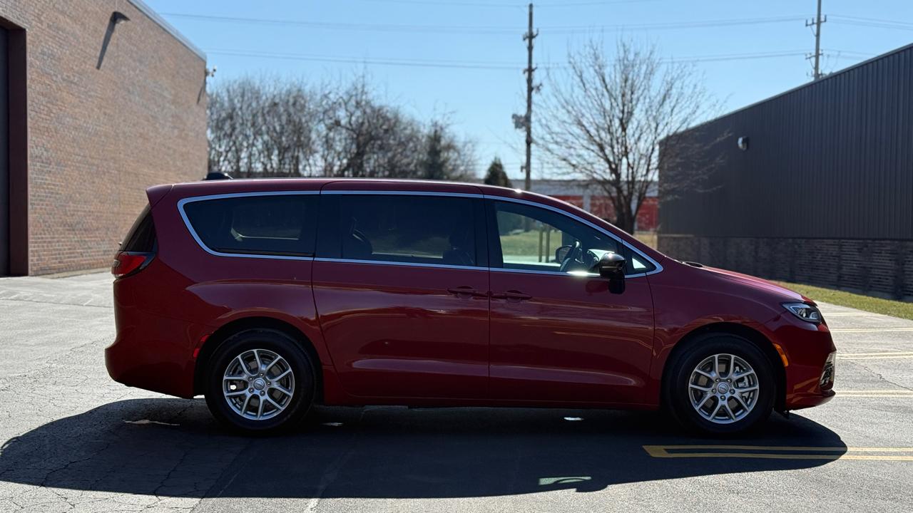 Chrysler Pacifica Select 2026