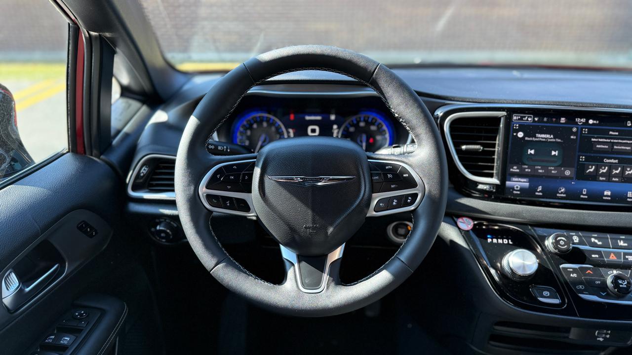 Chrysler Pacifica Select 2026