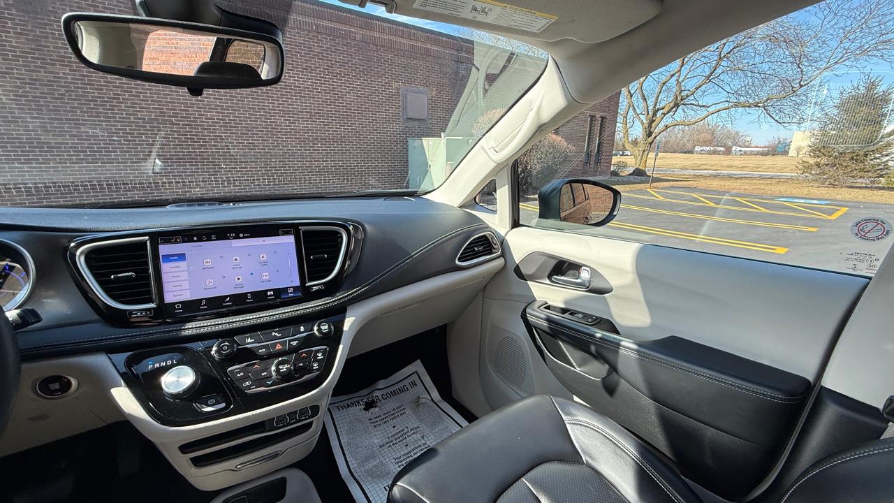 Chrysler Pacifica Hybrid Touring L 2023