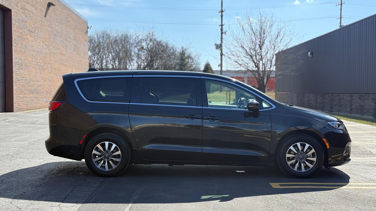 Chrysler Pacifica Hybrid Touring L 2023