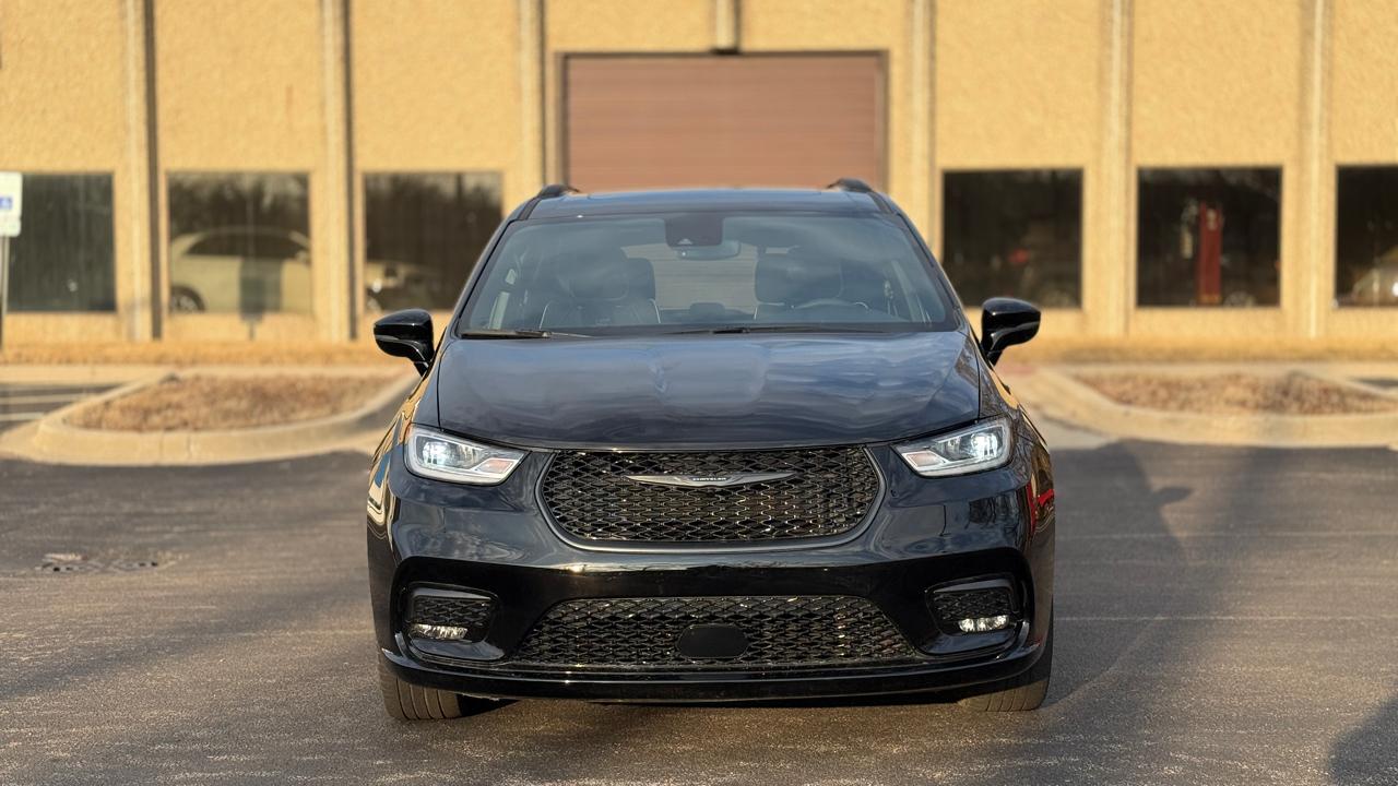 Chrysler Pacifica Limited 2025