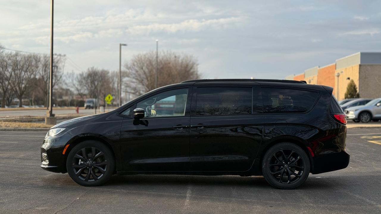 Chrysler Pacifica Limited 2025