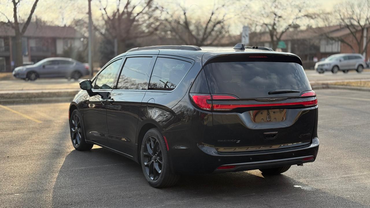 Chrysler Pacifica Limited 2025