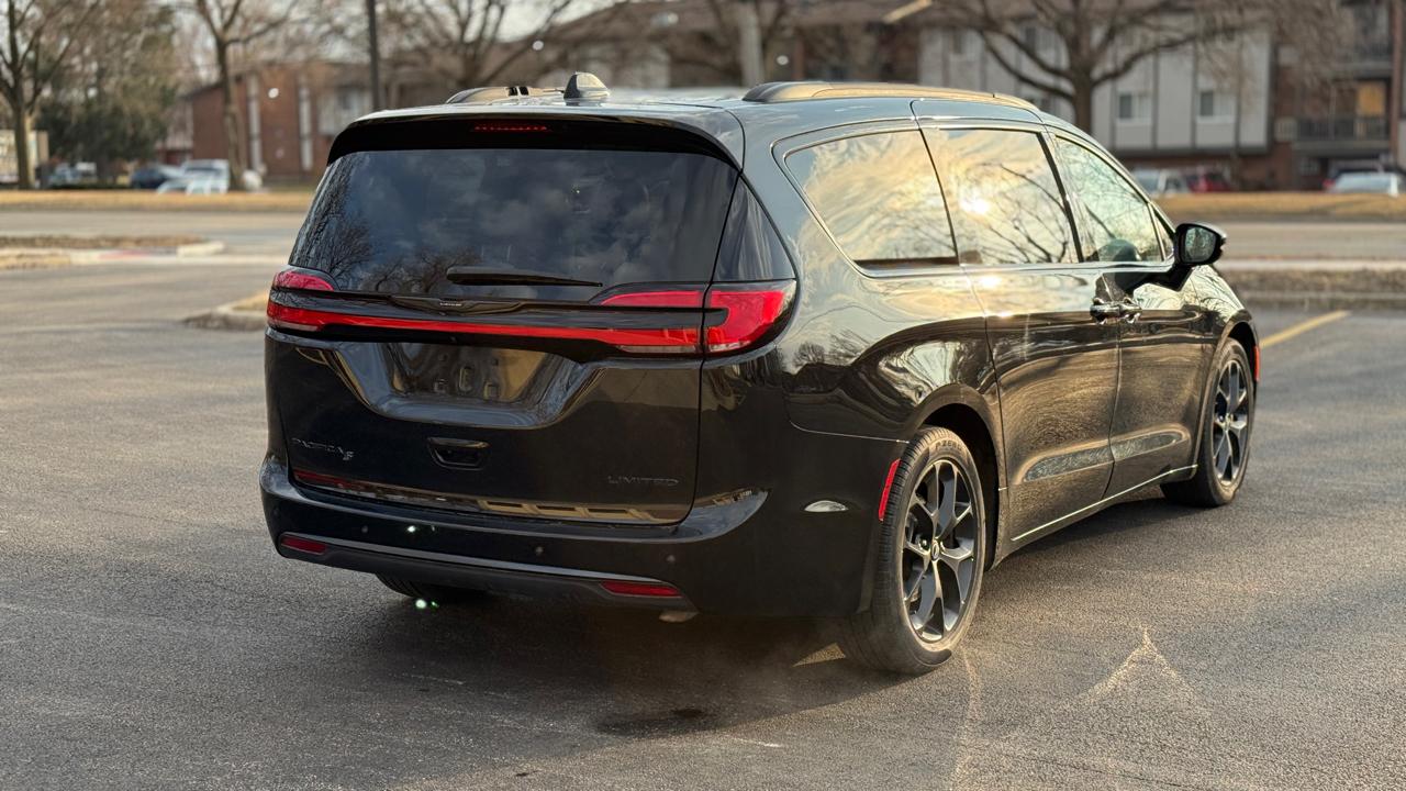 Chrysler Pacifica Limited 2025