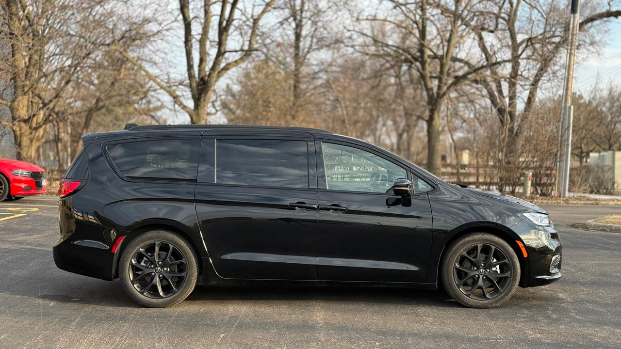 Chrysler Pacifica Limited 2025