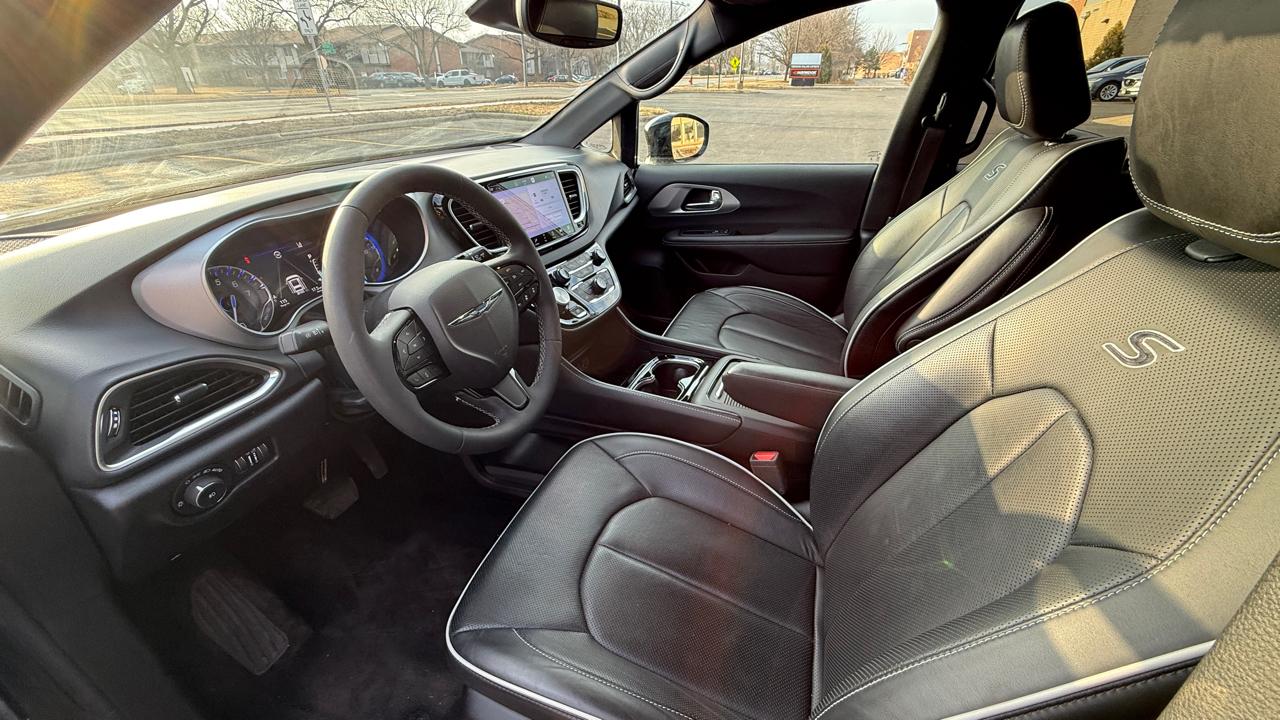 Chrysler Pacifica Limited 2025