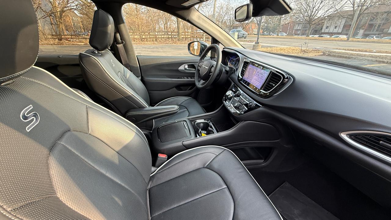 Chrysler Pacifica Limited 2025