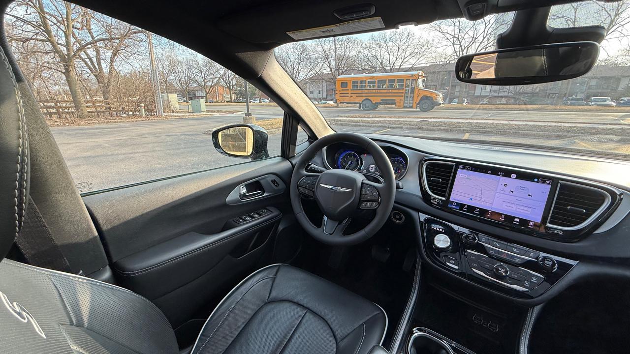 Chrysler Pacifica Limited 2025