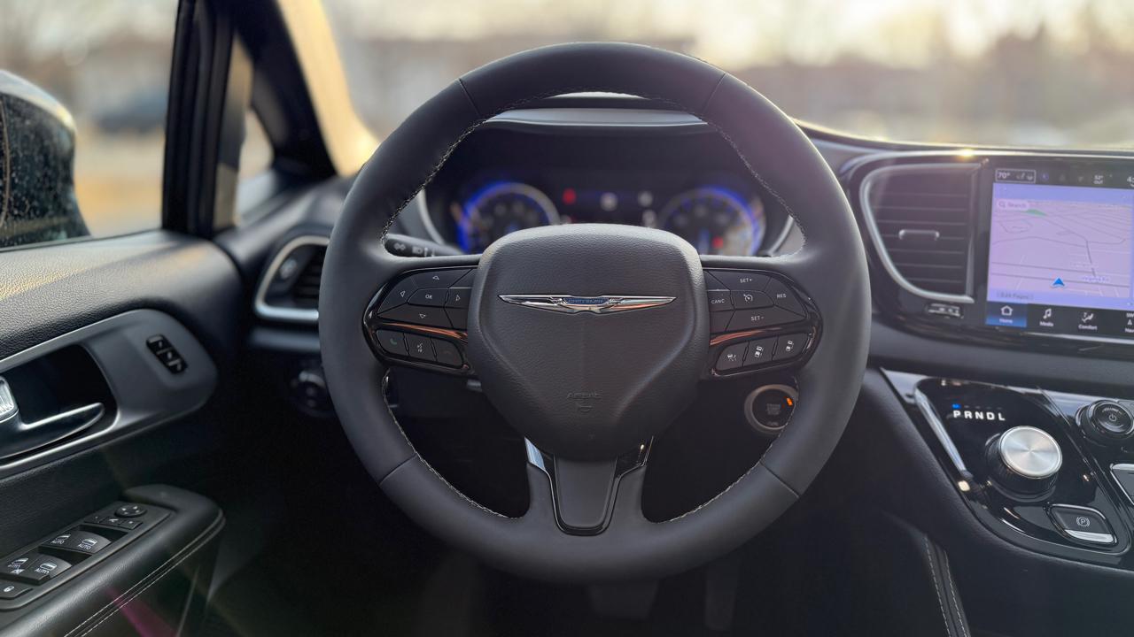 Chrysler Pacifica Limited 2025