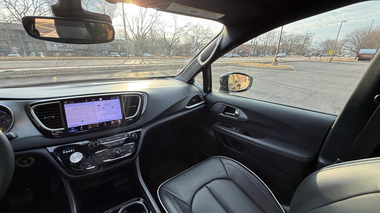 Chrysler Pacifica Limited 2025