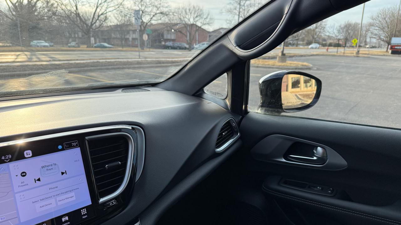 Chrysler Pacifica Limited 2025