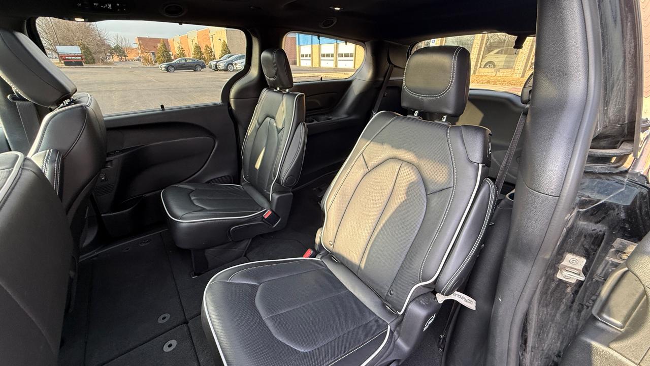 Chrysler Pacifica Limited 2025