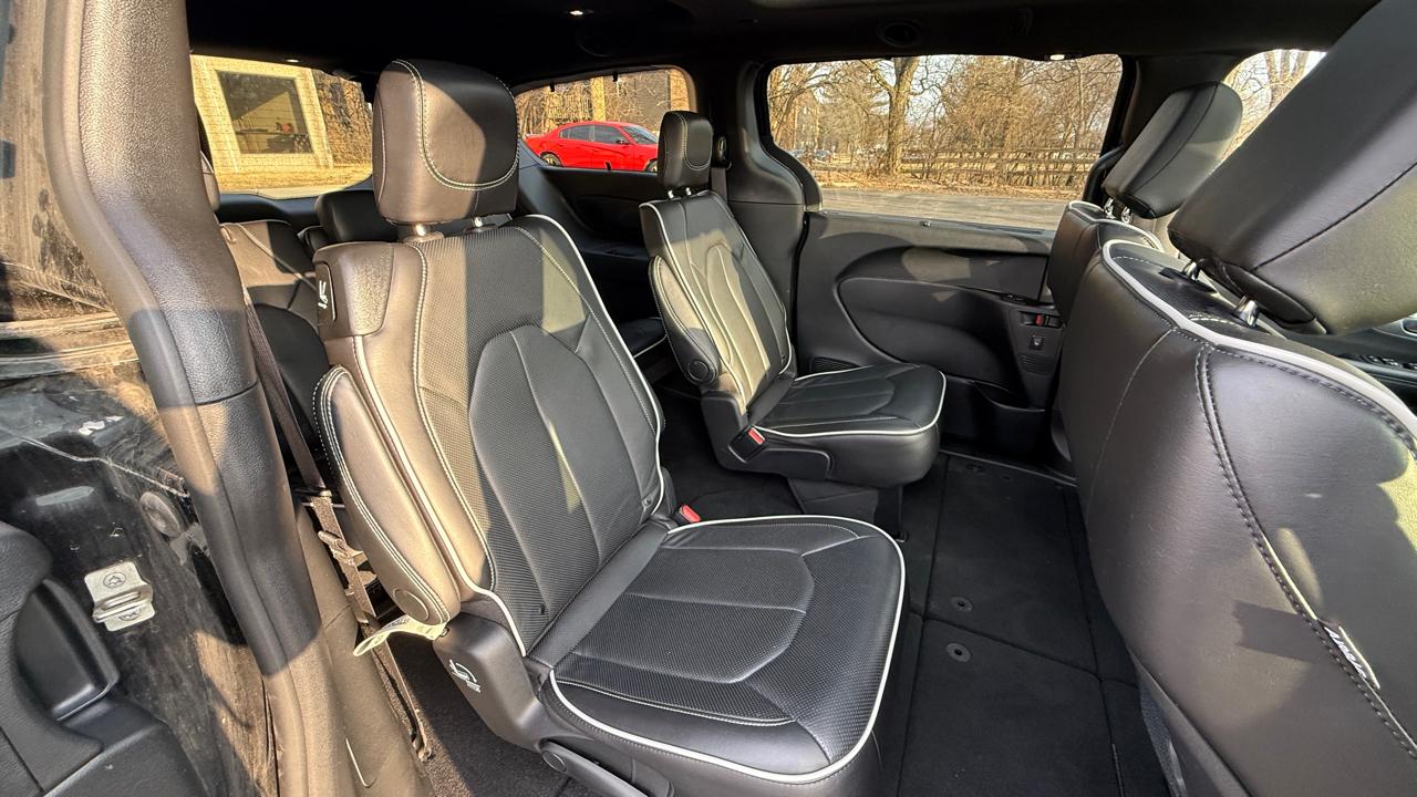 Chrysler Pacifica Limited 2025