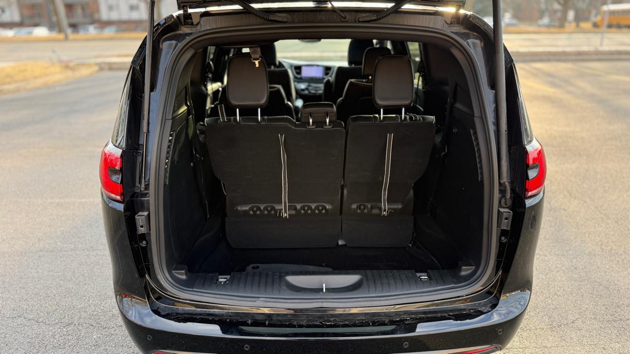 Chrysler Pacifica Limited 2025