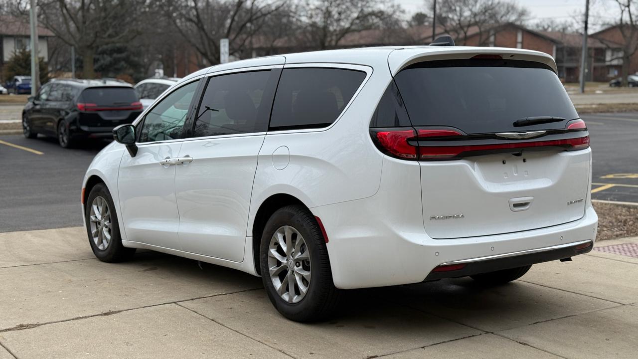 Chrysler Pacifica Limited 2026