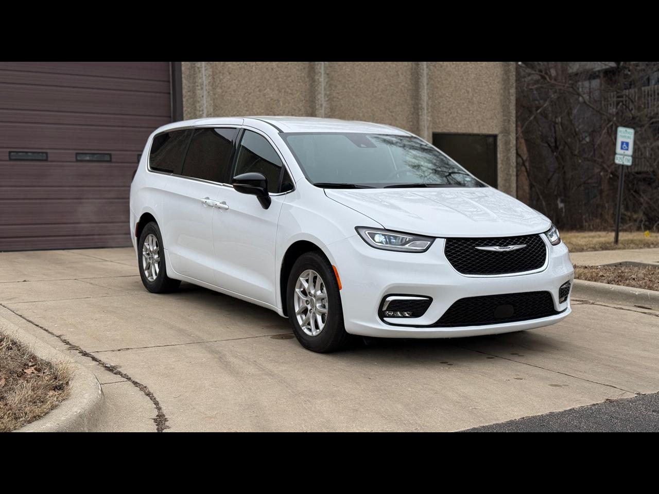 Chrysler Pacifica Select 2025