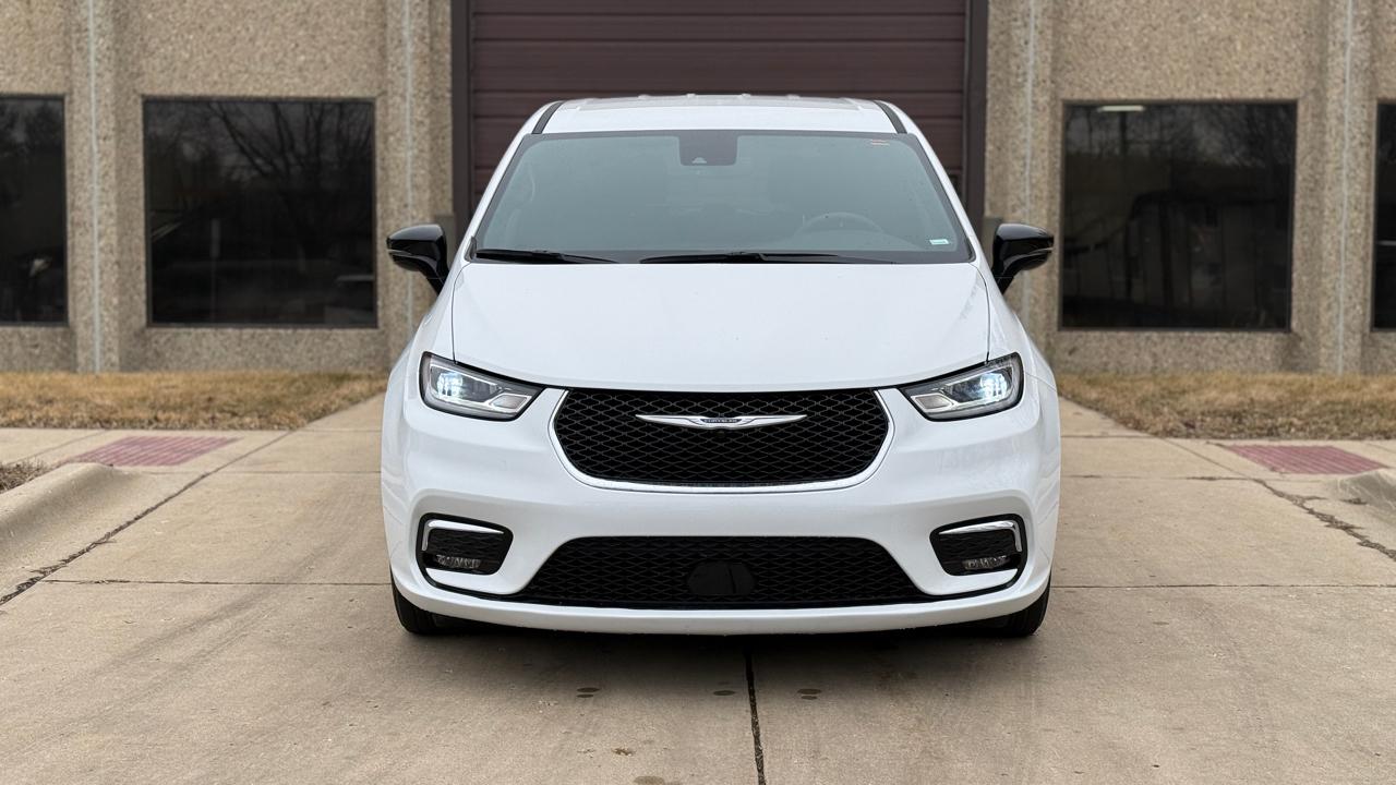 Chrysler Pacifica Select 2025