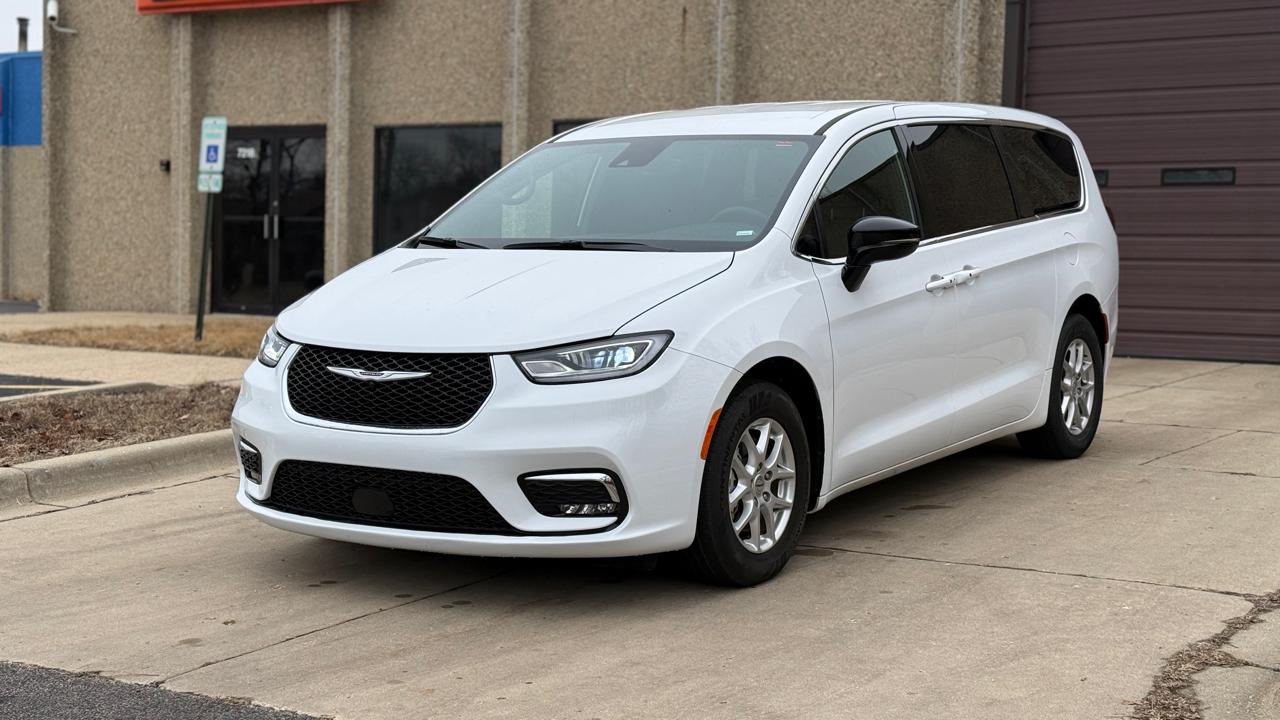 Chrysler Pacifica Select 2025