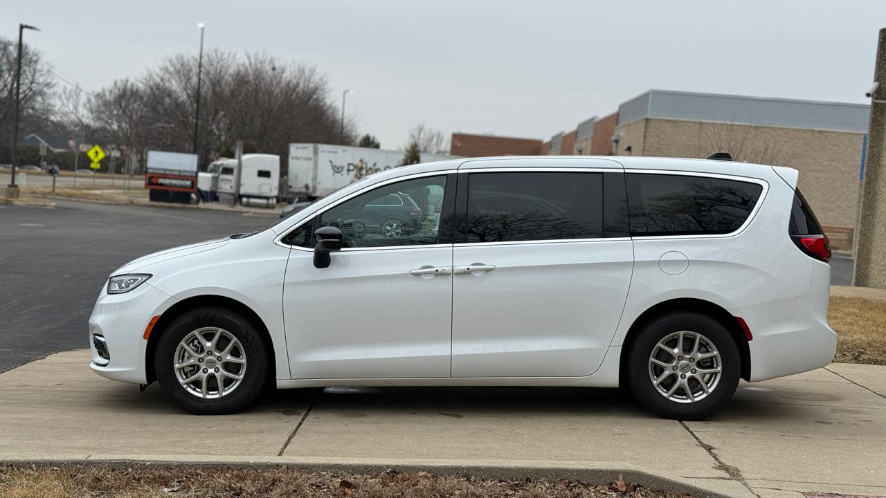 Chrysler Pacifica Select 2025