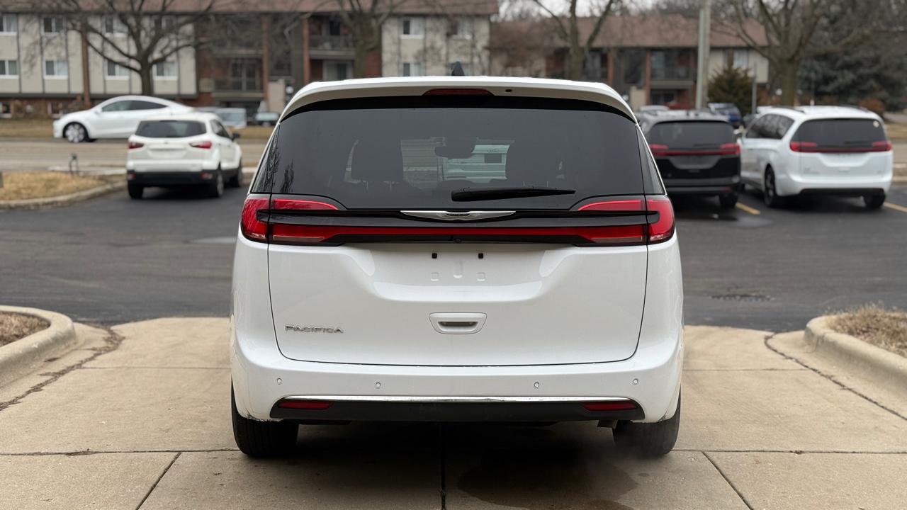Chrysler Pacifica Select 2025