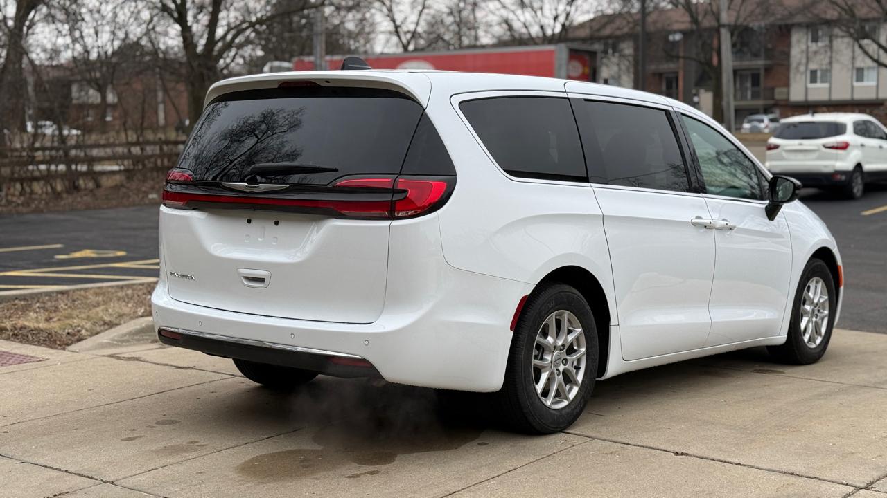Chrysler Pacifica Select 2025
