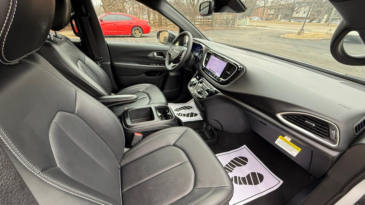 Chrysler Pacifica Select 2025