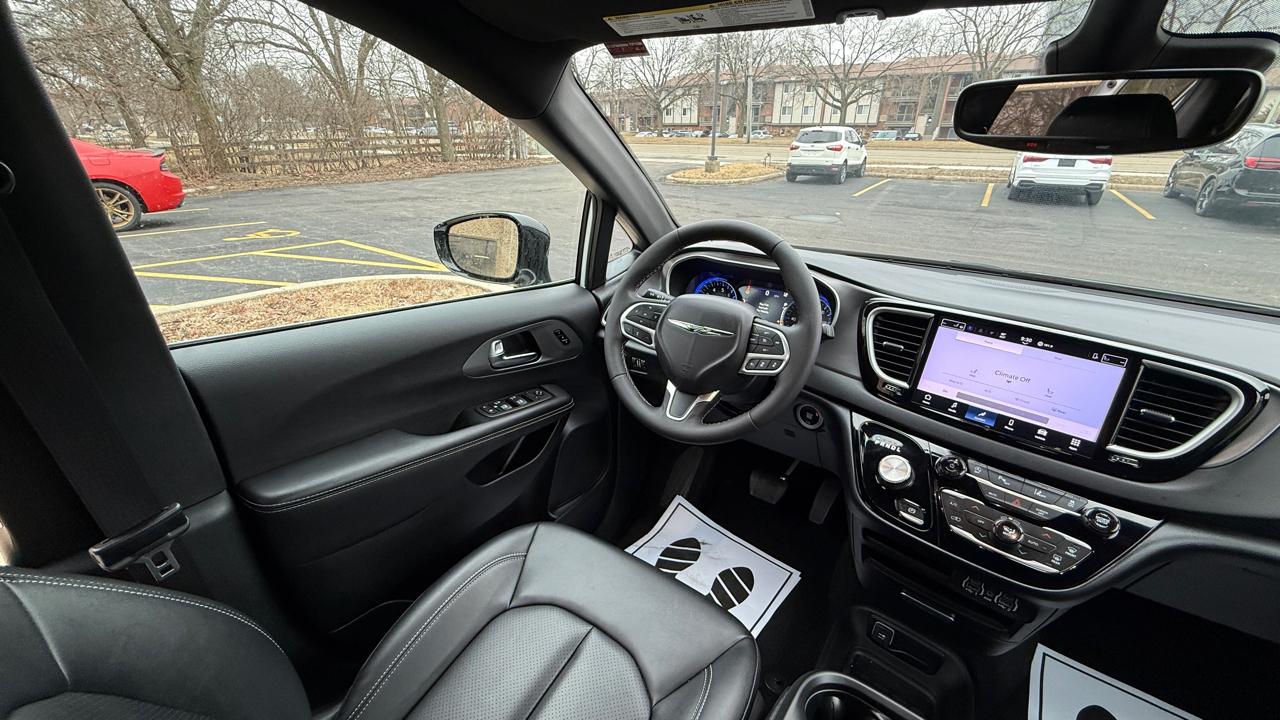 Chrysler Pacifica Select 2025
