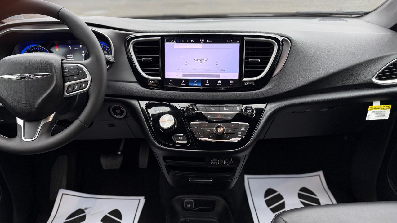 Chrysler Pacifica Select 2025