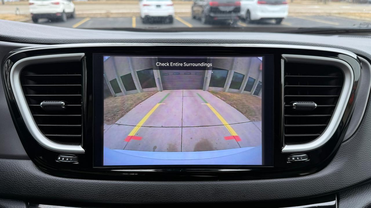 Chrysler Pacifica Select 2025