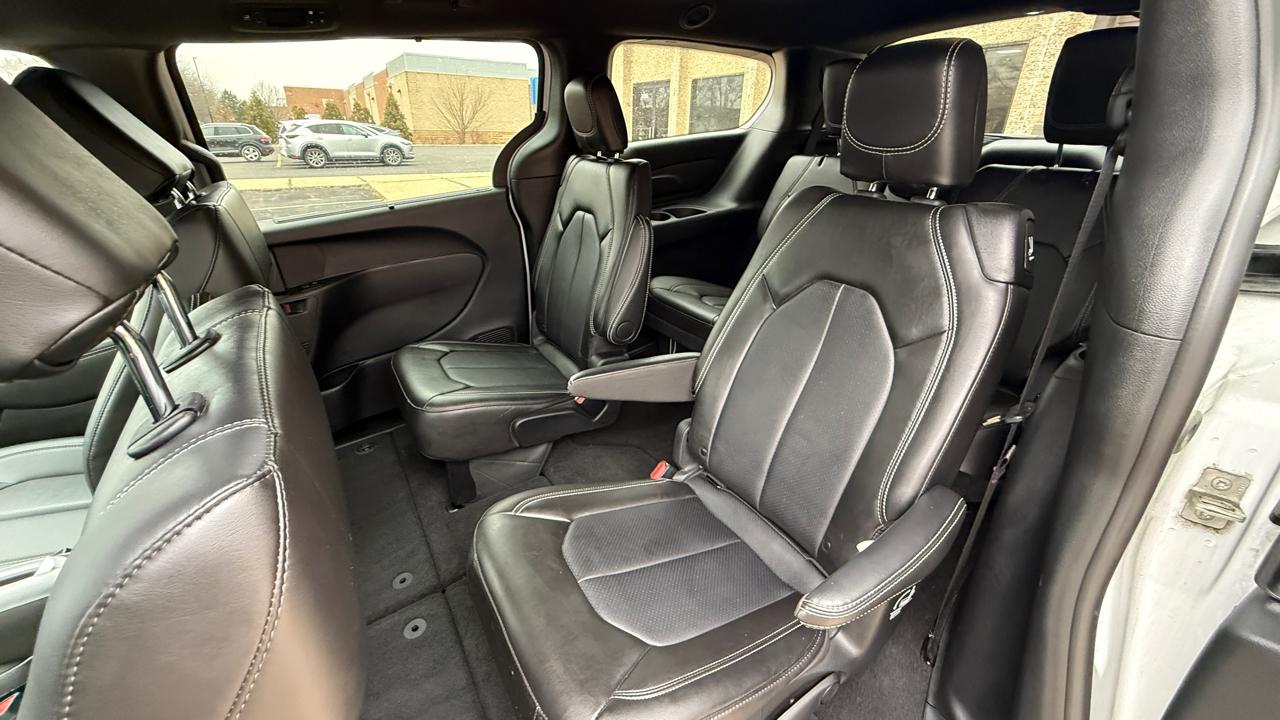 Chrysler Pacifica Select 2025