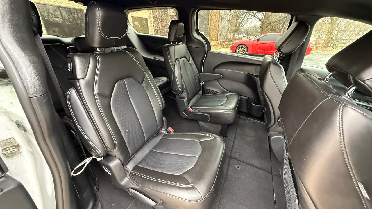 Chrysler Pacifica Select 2025