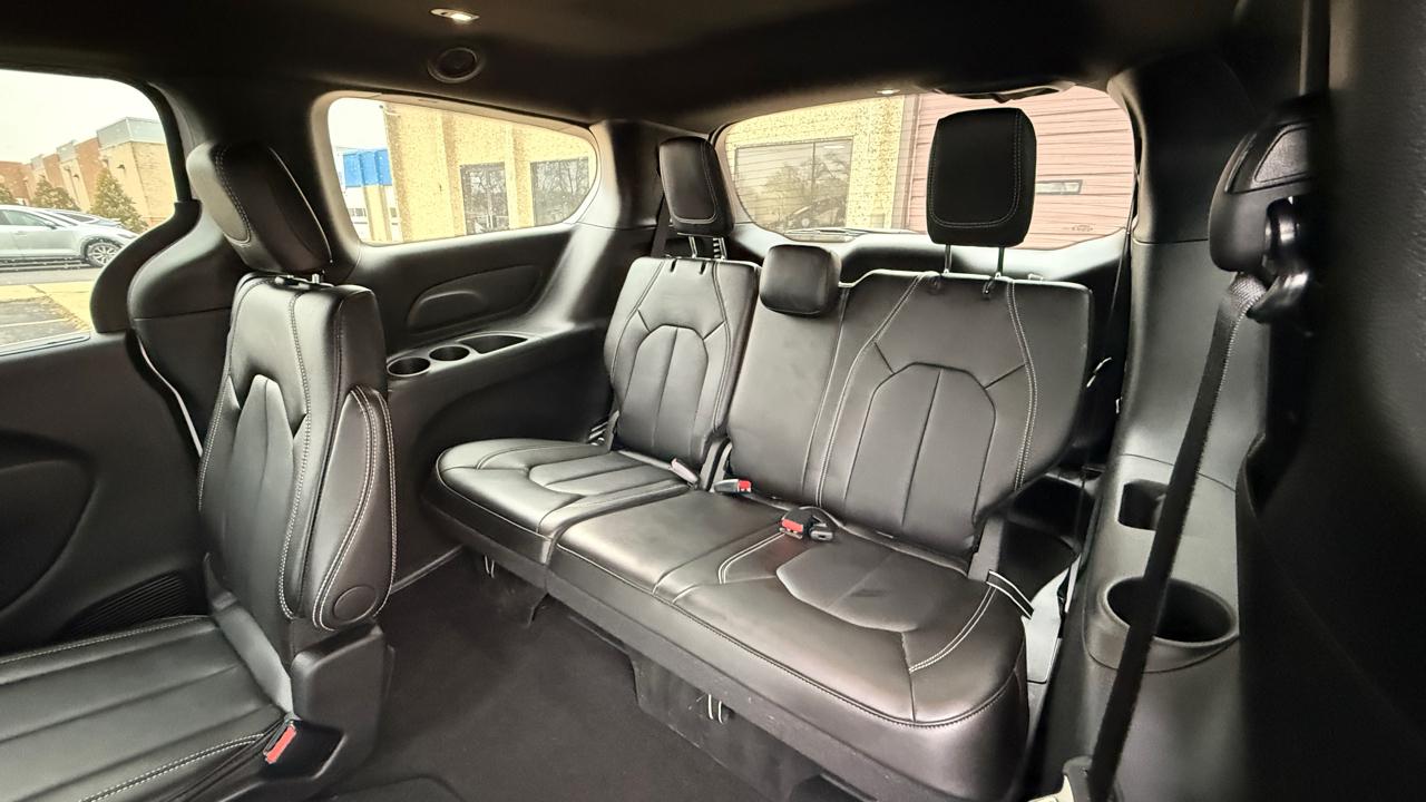 Chrysler Pacifica Select 2025