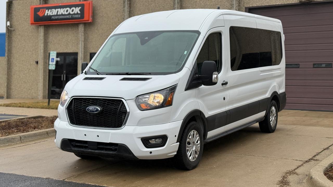 Ford Transit 350 Wagon Low Roof XLT w/Sliding Pass. 148-in. WB 2025