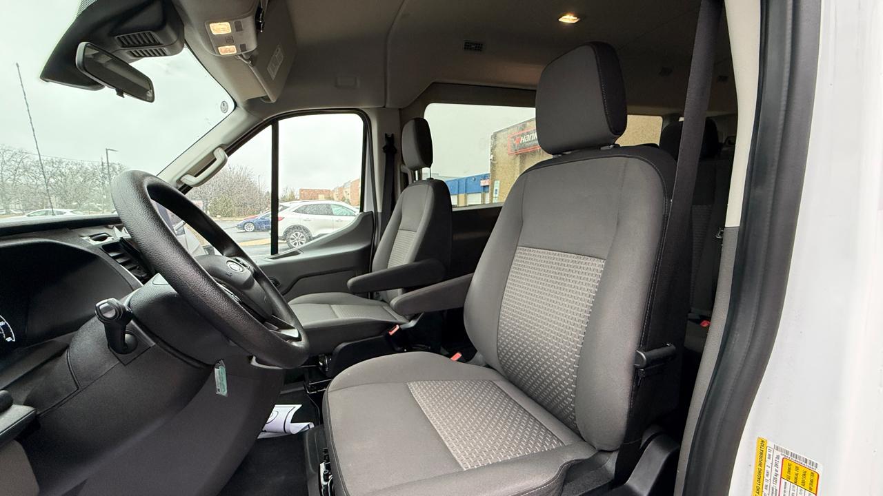 Ford Transit 350 Wagon Low Roof XLT w/Sliding Pass. 148-in. WB 2025