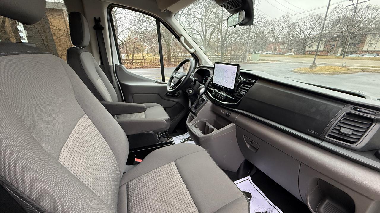 Ford Transit 350 Wagon Low Roof XLT w/Sliding Pass. 148-in. WB 2025