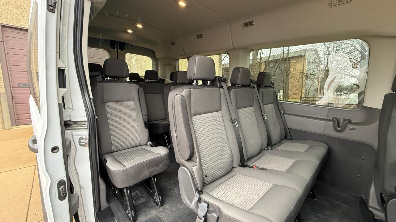 Ford Transit 350 Wagon Low Roof XLT w/Sliding Pass. 148-in. WB 2025