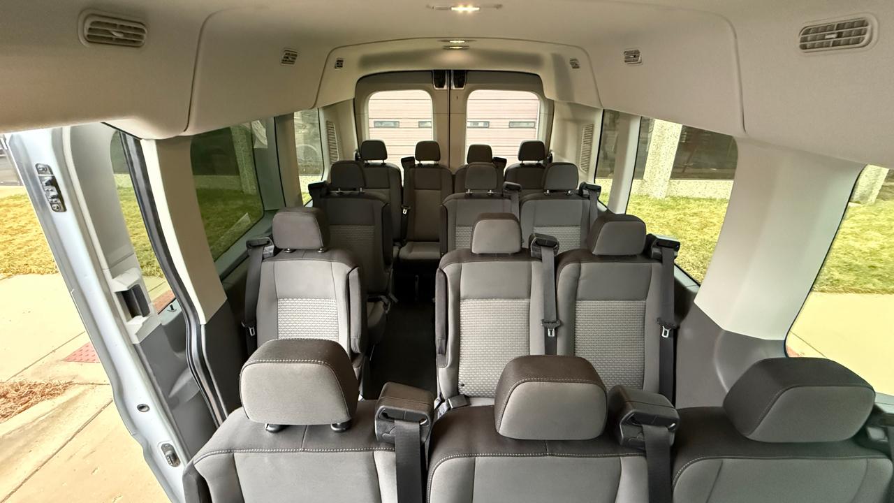 Ford Transit 350 Wagon Low Roof XLT w/Sliding Pass. 148-in. WB 2025