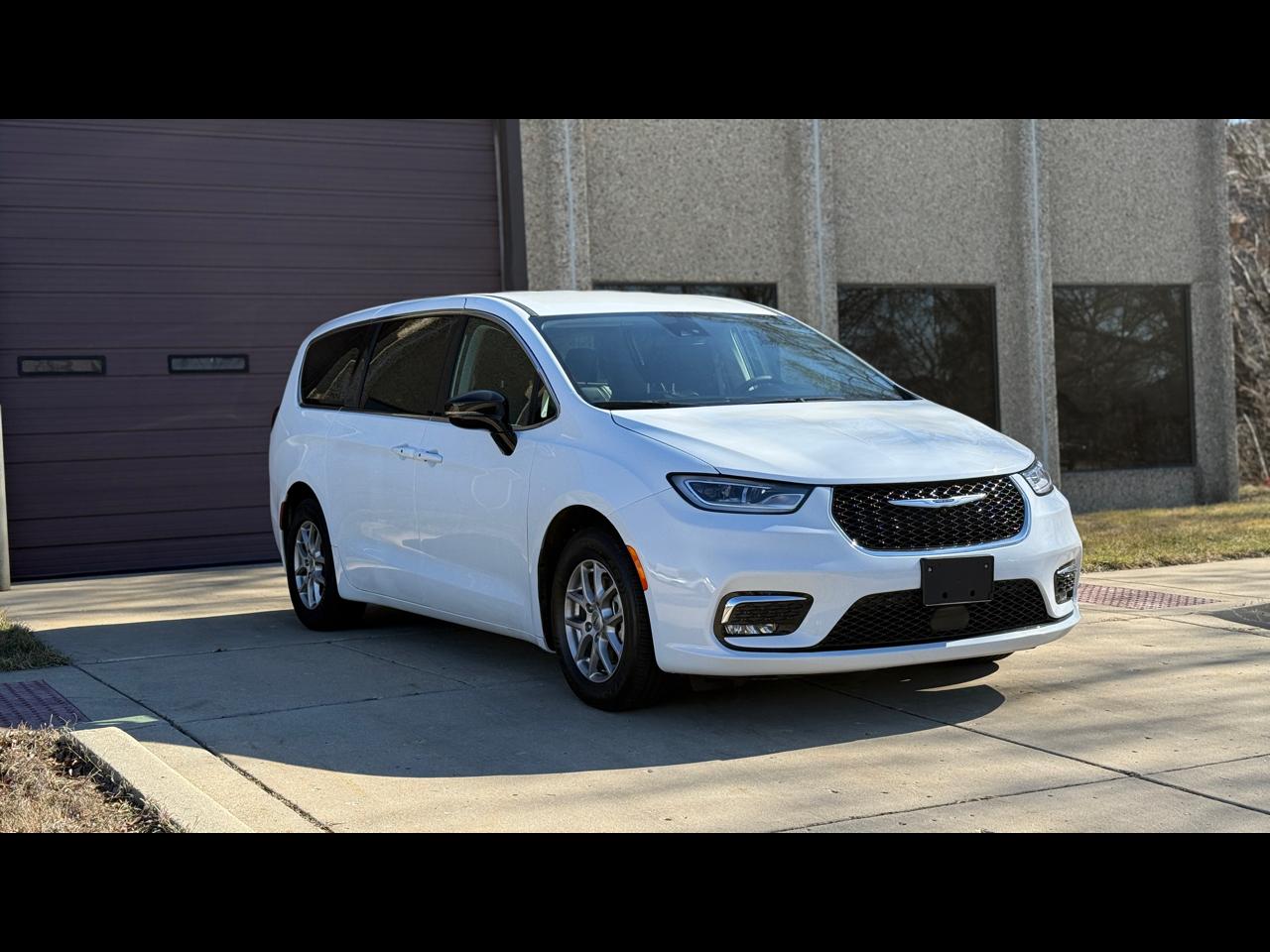 Chrysler Pacifica Touring L 2024