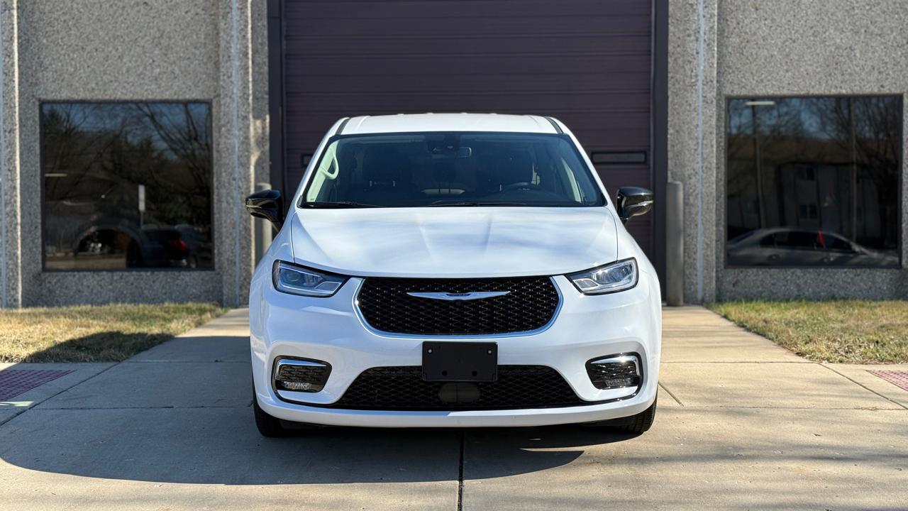 Chrysler Pacifica Touring L 2024