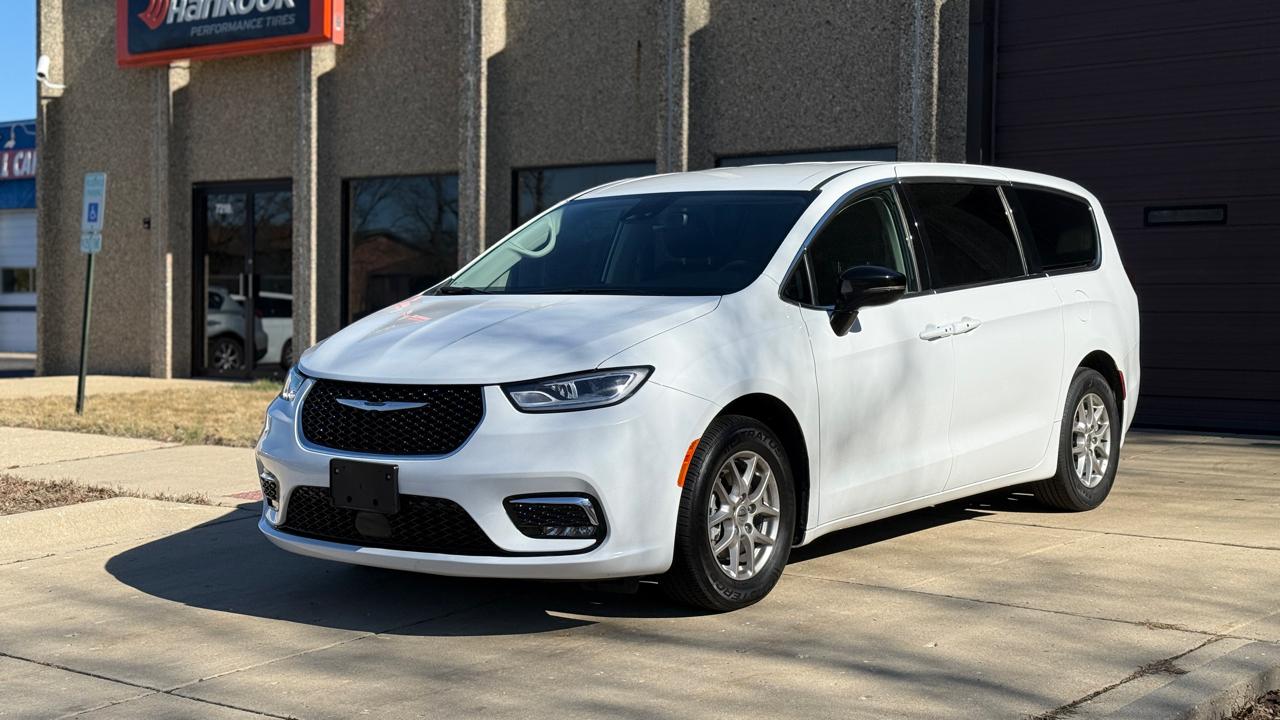 Chrysler Pacifica Touring L 2024