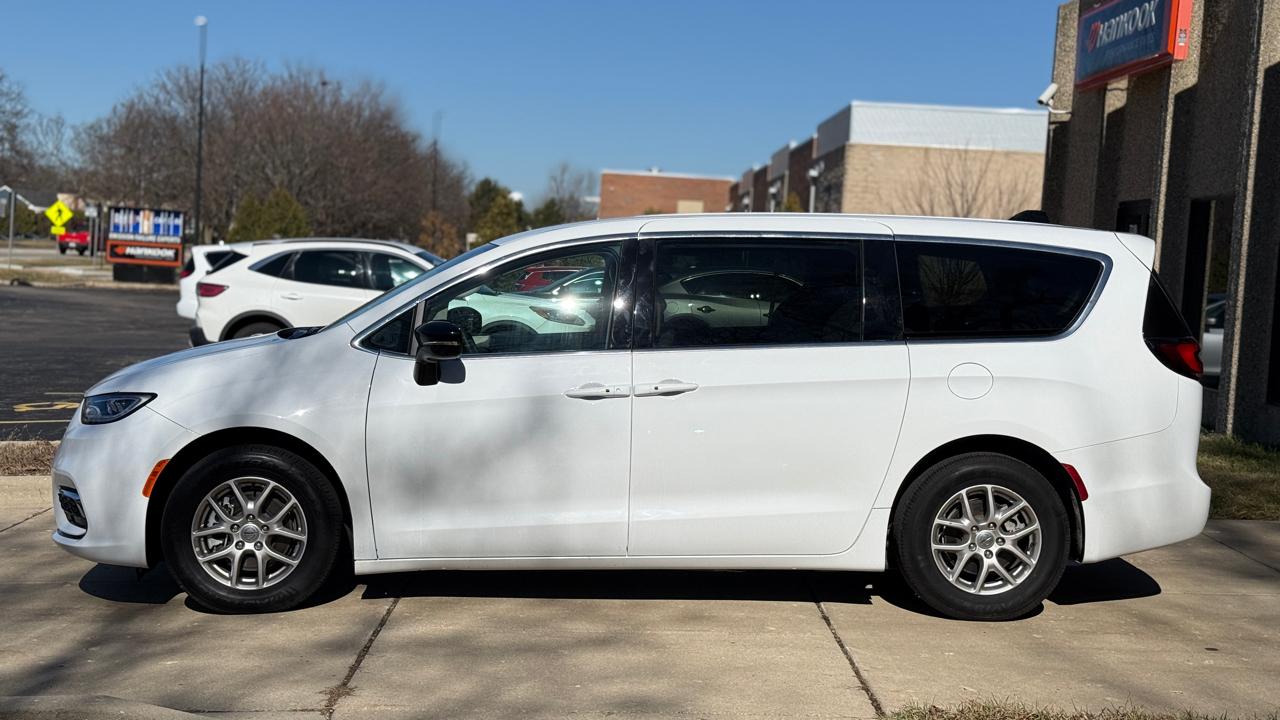 Chrysler Pacifica Touring L 2024