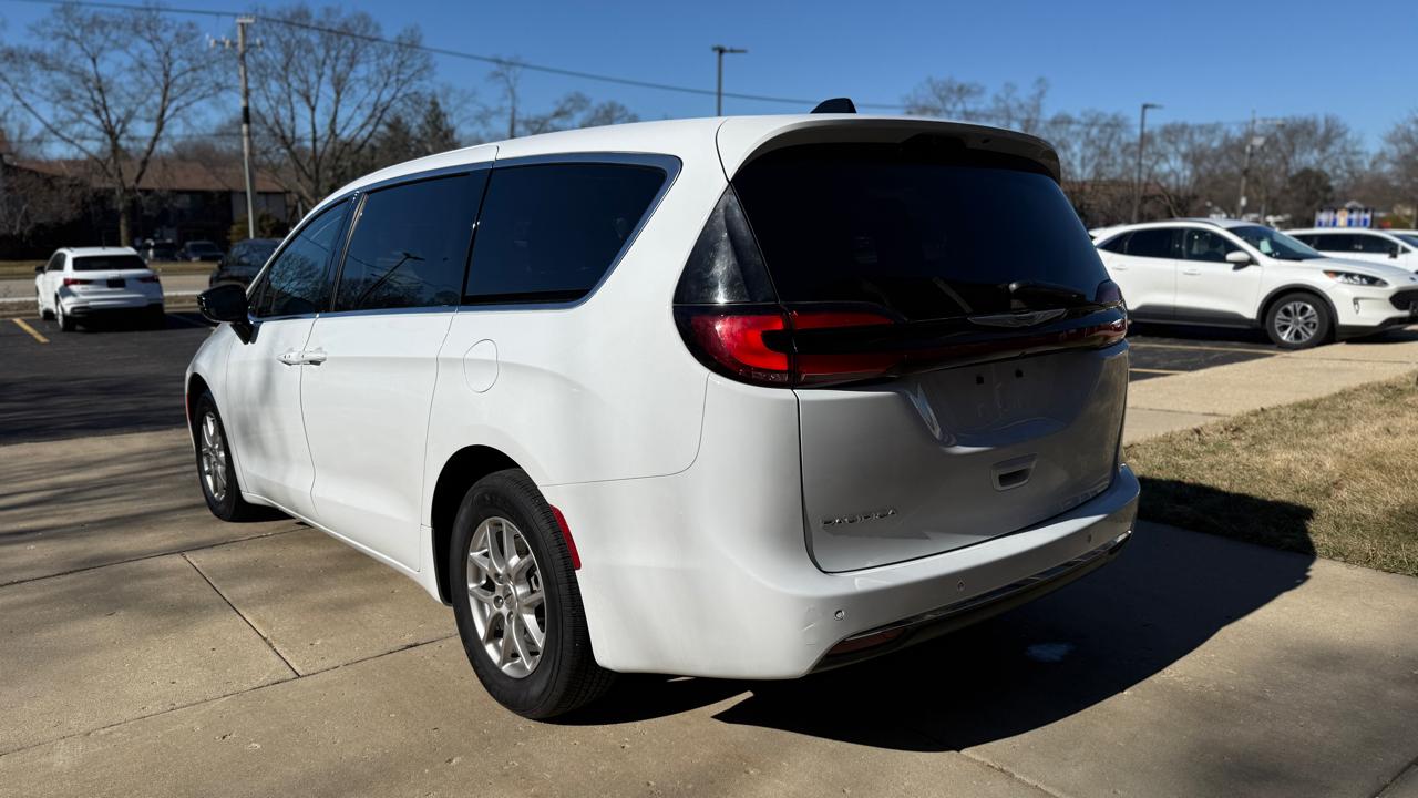 Chrysler Pacifica Touring L 2024
