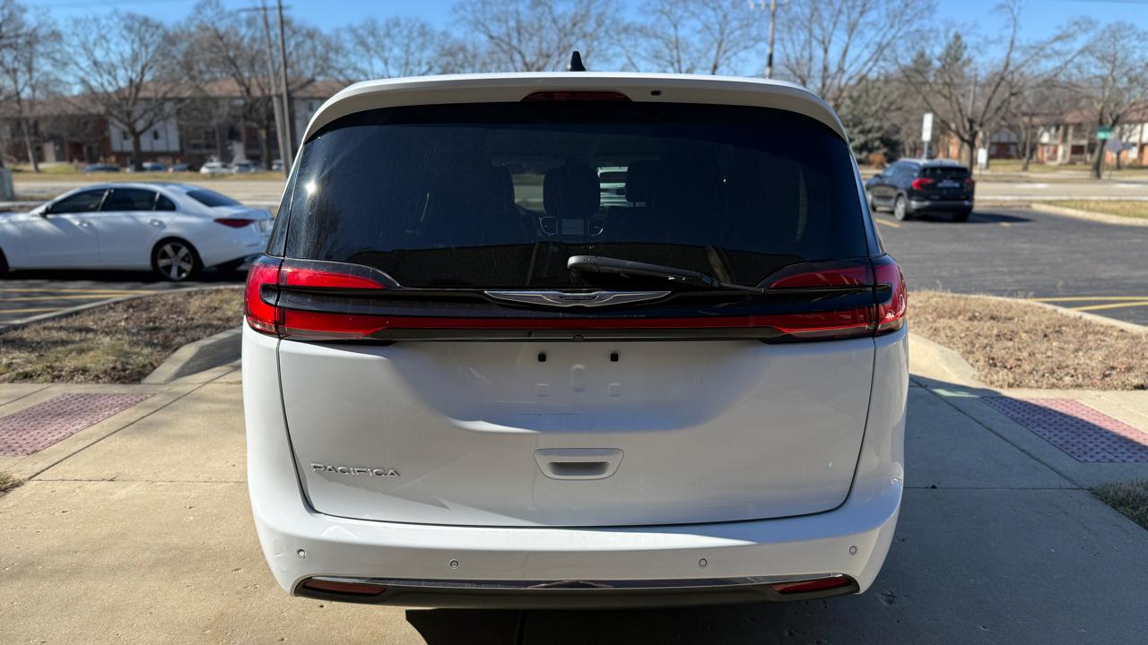 Chrysler Pacifica Touring L 2024