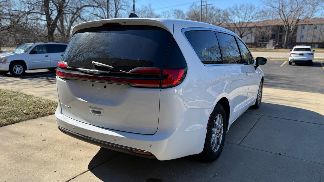 Chrysler Pacifica Touring L 2024